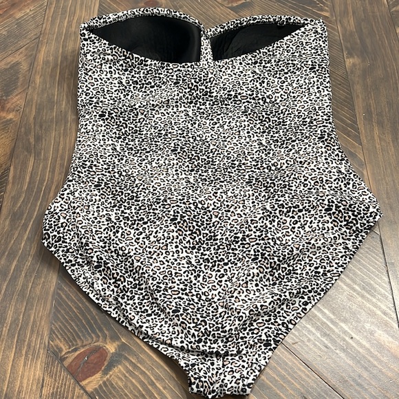 Hilor leopard print size 10 women’s strapless swimsuit - Picture 4 of 5